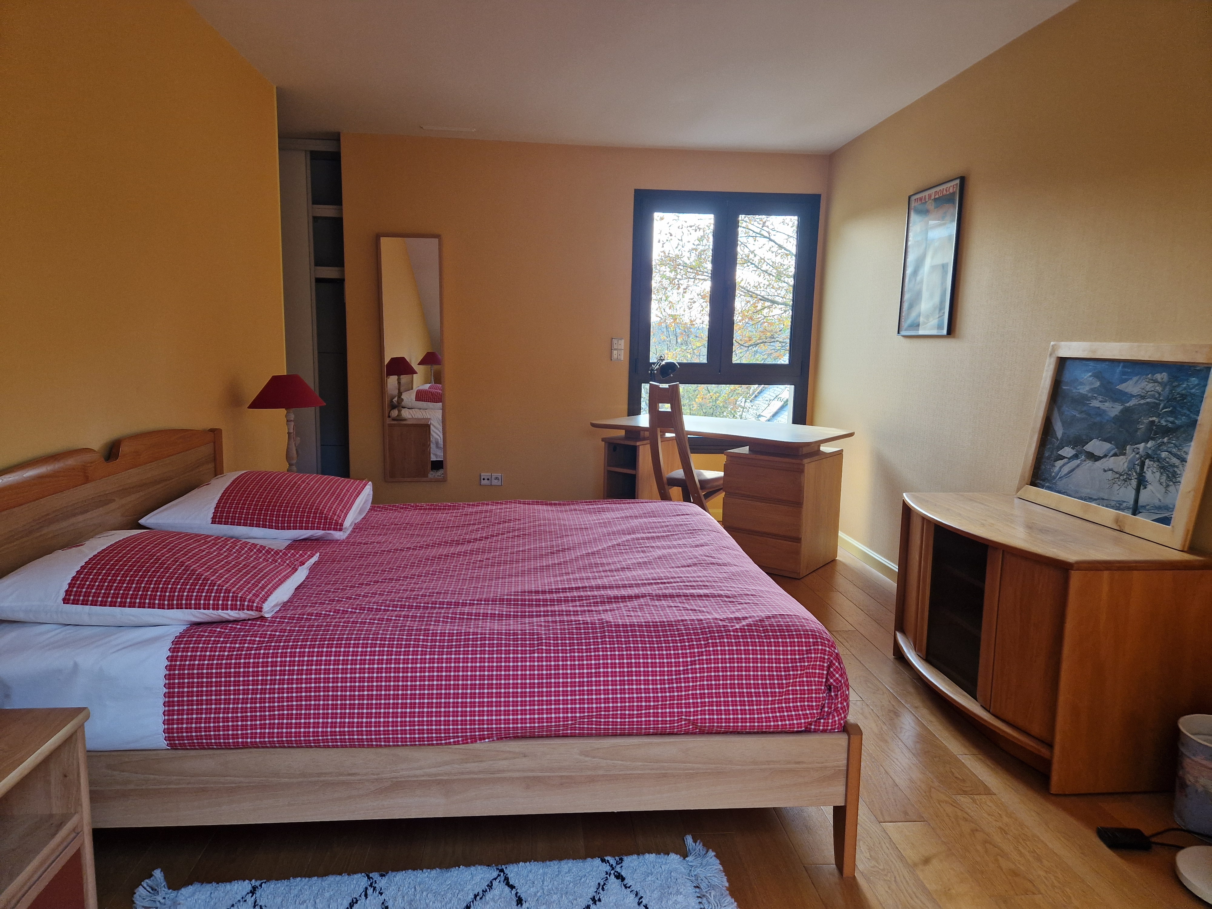 Chambre confortable pour les participants du séminaire